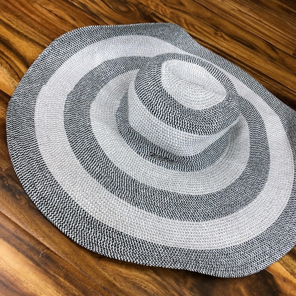 Calvin Klein Accessories - Calvin Kline Sun hat